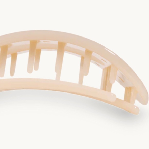 Two Teleties Medium Size Curved Hair Clips tortoise and almond beige - Picture 6 of 11